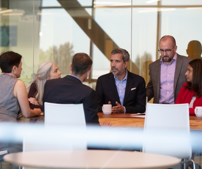 people are discussing in a meeting
